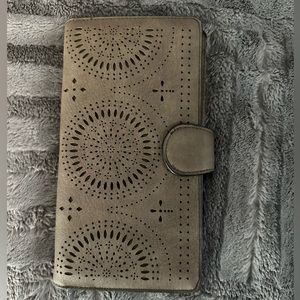 Francesca’s olive faux suede clutch